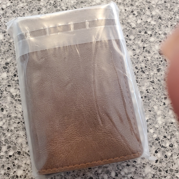 Elegant Brown Leather Card Holder - Picture 7 of 8